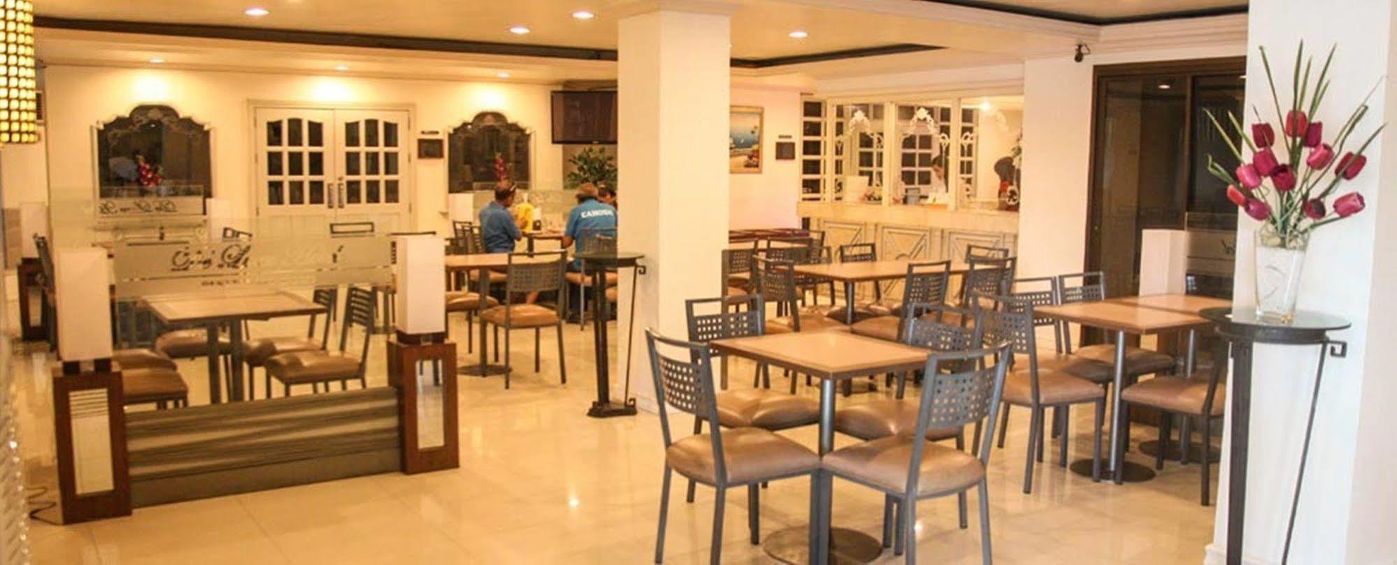 De Luxe Hotel Cagayan de Oro Kültér fotó