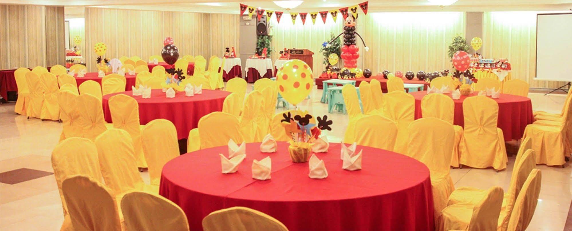 De Luxe Hotel Cagayan de Oro Kültér fotó